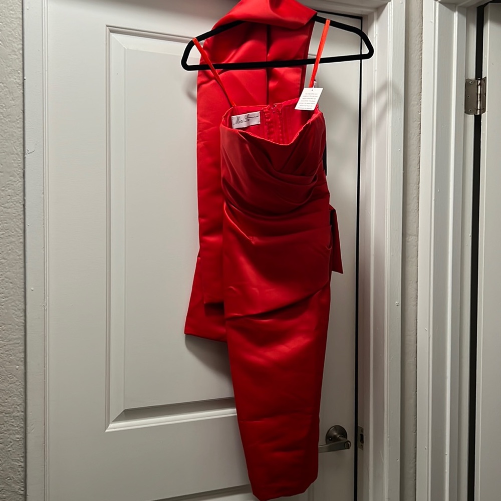 Nwt beautiful red modo dress !  Bday ball / prom/ black tie